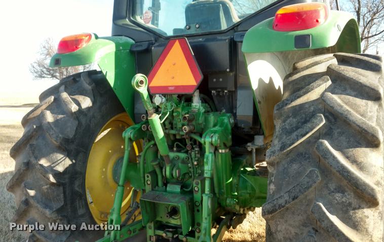 image for item DB0882 2010 John Deere 7130 MFWD tractor