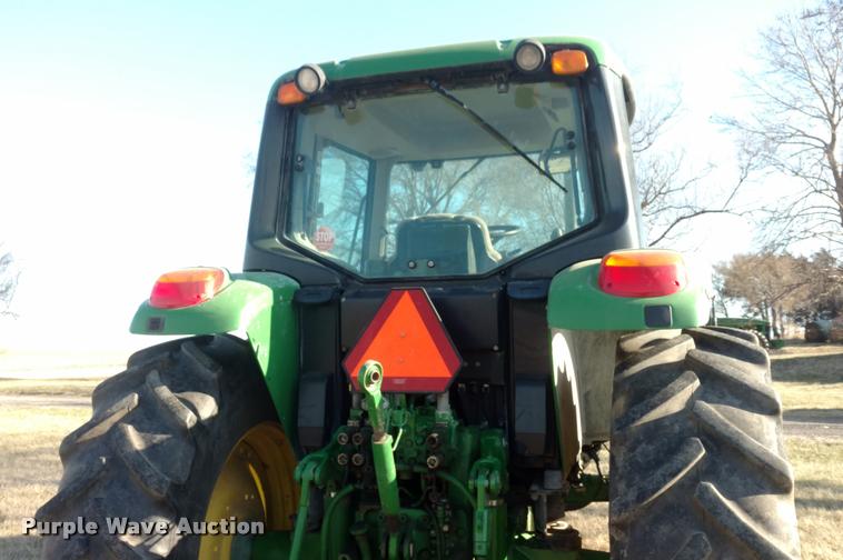 image for item DB0882 2010 John Deere 7130 MFWD tractor