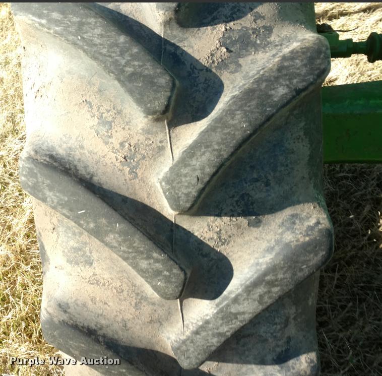 image for item DB0882 2010 John Deere 7130 MFWD tractor