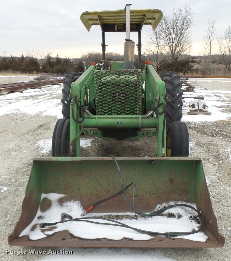 image for item DB1277 John Deere 830 tractor