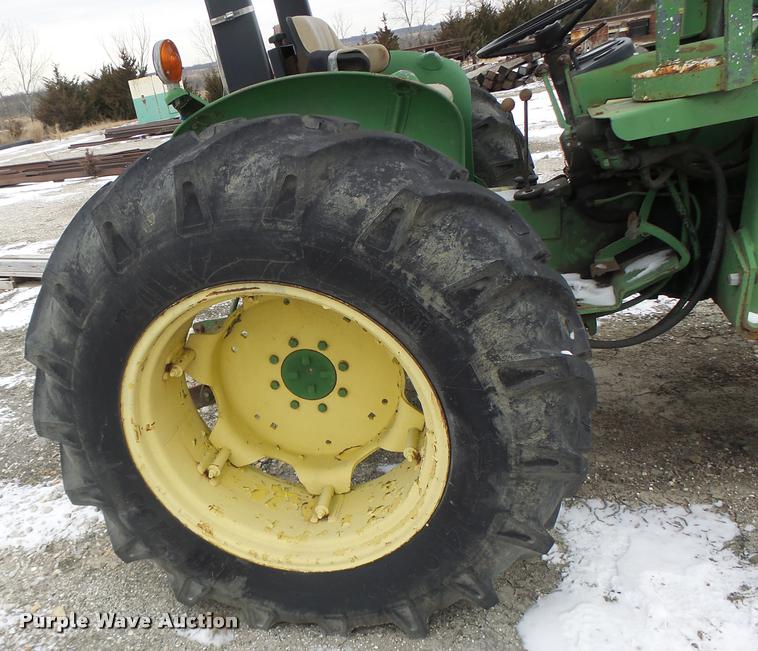 image for item DB1277 John Deere 830 tractor
