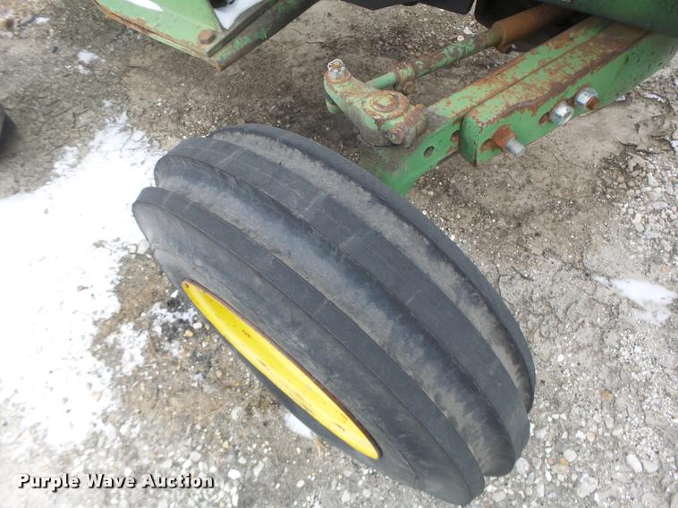 image for item DB1277 John Deere 830 tractor
