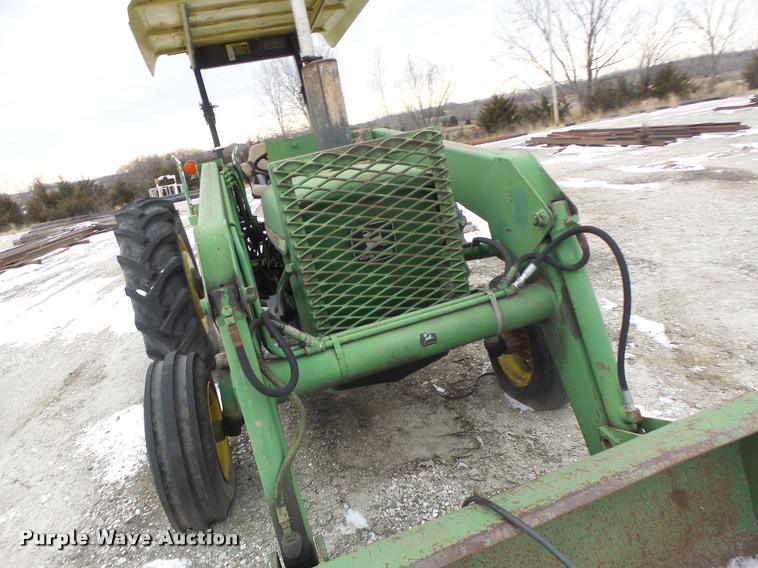 image for item DB1277 John Deere 830 tractor