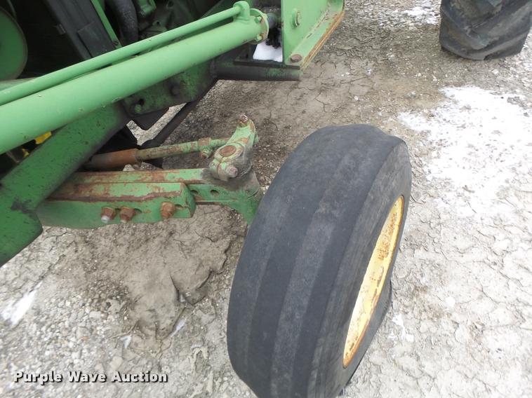 image for item DB1277 John Deere 830 tractor