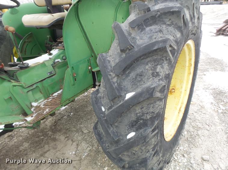 image for item DB1277 John Deere 830 tractor
