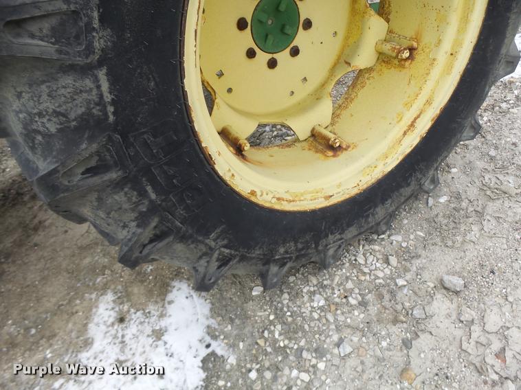 image for item DB1277 John Deere 830 tractor