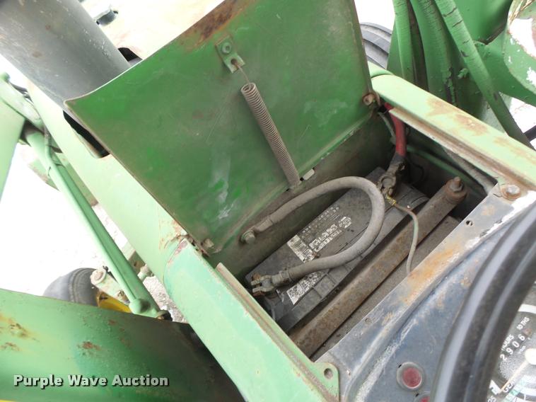 image for item DB1277 John Deere 830 tractor