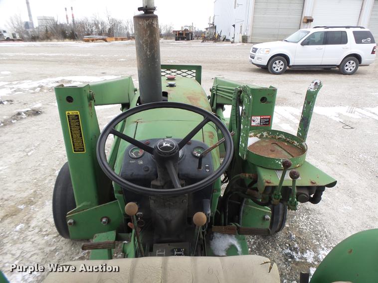 image for item DB1277 John Deere 830 tractor
