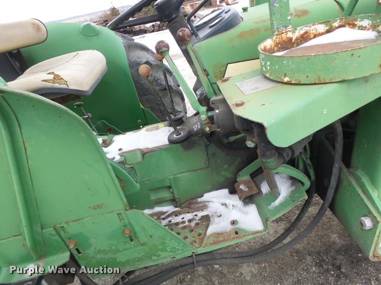 image for item DB1277 John Deere 830 tractor