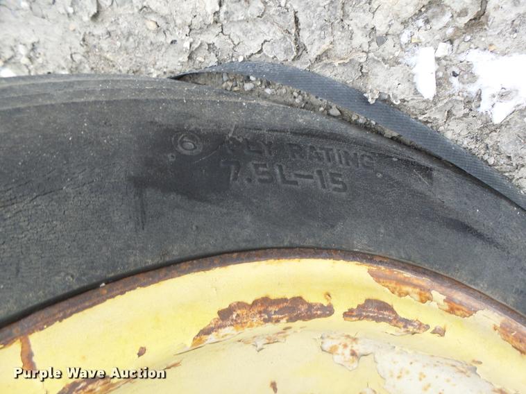 image for item DB1277 John Deere 830 tractor