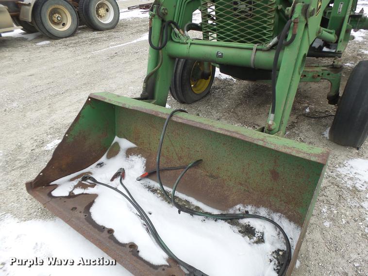 image for item DB1277 John Deere 830 tractor