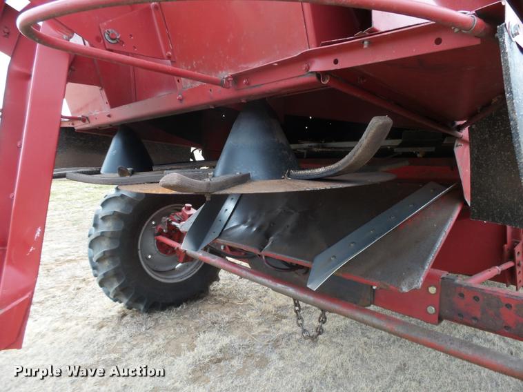image for item DB1908 1992 Case IH 1680 Axial-Flow combine and head