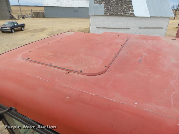 image for item DB1908 1992 Case IH 1680 Axial-Flow combine and head