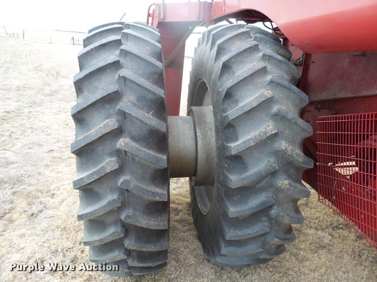 image for item DB1908 1992 Case IH 1680 Axial-Flow combine and head