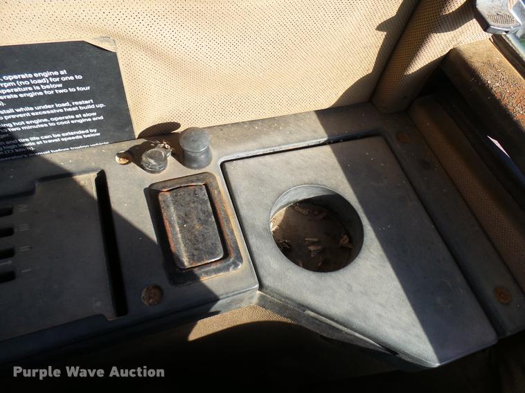 image for item DB2410 1991 John Deere 8760 4WD tractor