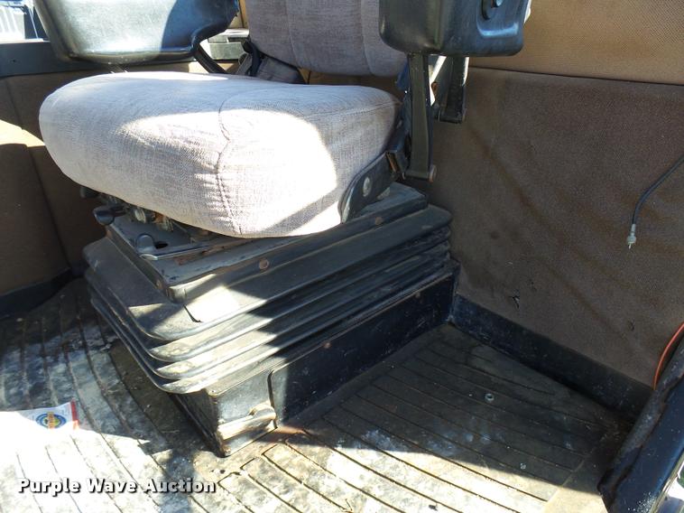 image for item DB2410 1991 John Deere 8760 4WD tractor