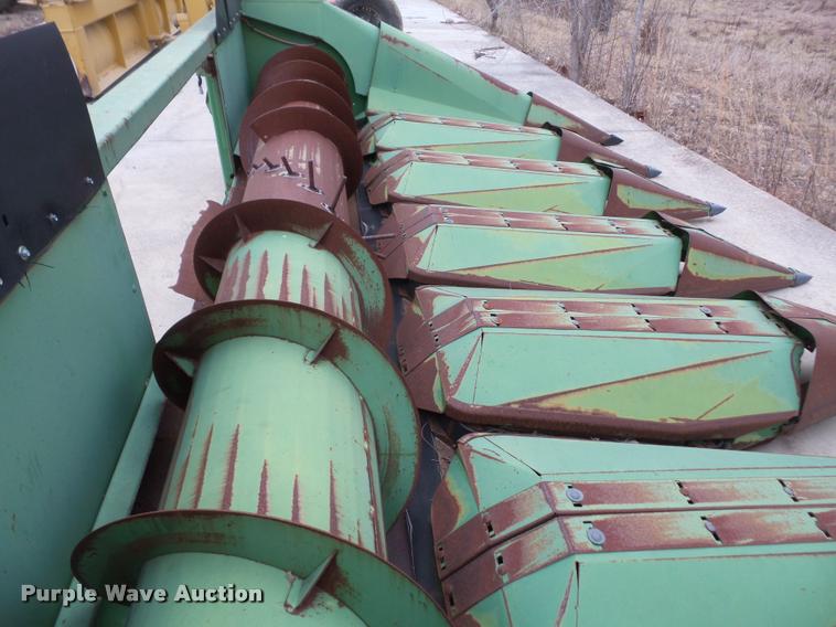 image for item DB2914 John Deere 653A row crop head