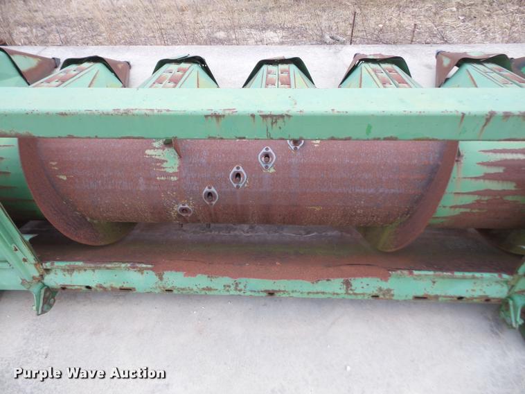 image for item DB2914 John Deere 653A row crop head