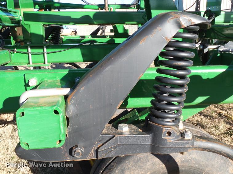 image for item DB4674 2015 John Deere 2410 chisel plow