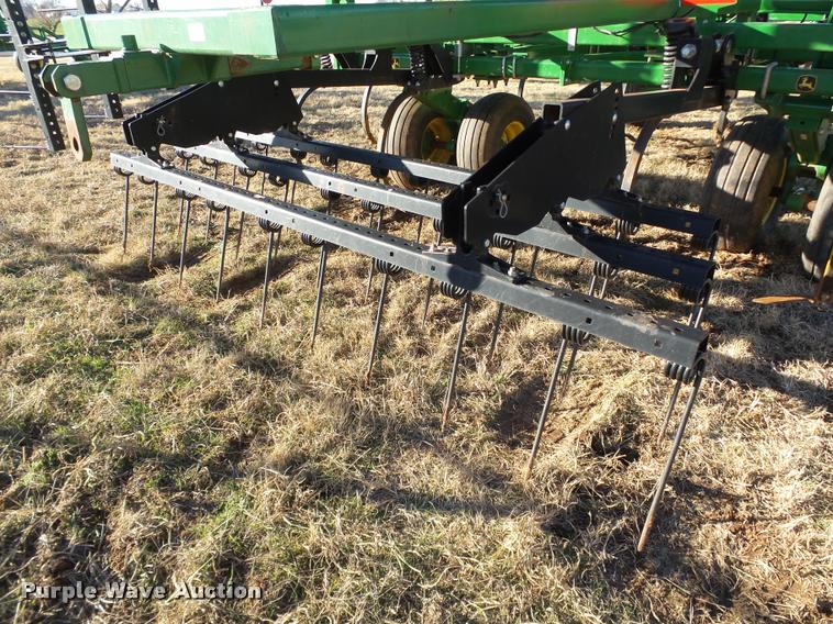 image for item DB4674 2015 John Deere 2410 chisel plow