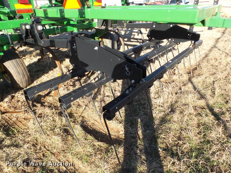 image for item DB4674 2015 John Deere 2410 chisel plow