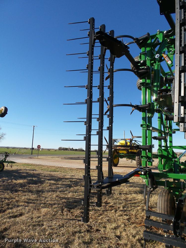 image for item DB4674 2015 John Deere 2410 chisel plow