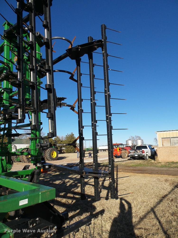 image for item DB4674 2015 John Deere 2410 chisel plow