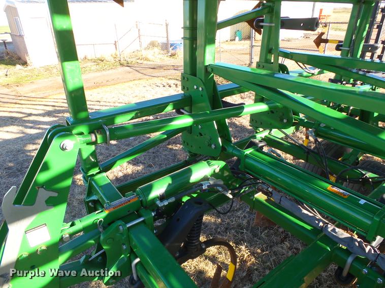 image for item DB4674 2015 John Deere 2410 chisel plow