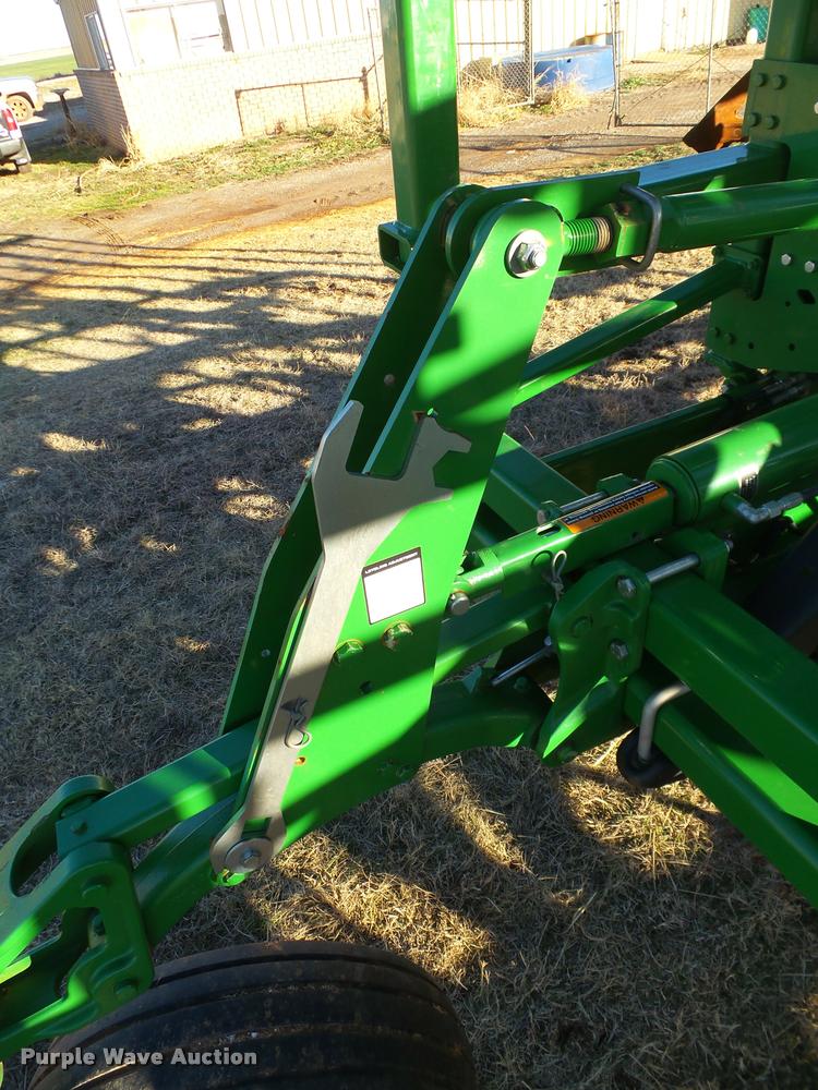 image for item DB4674 2015 John Deere 2410 chisel plow