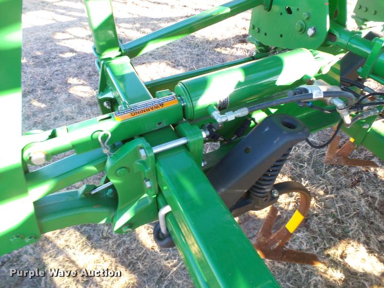 image for item DB4674 2015 John Deere 2410 chisel plow