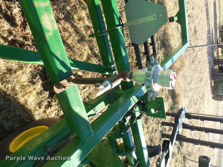 image for item DB4674 2015 John Deere 2410 chisel plow