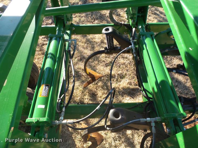 image for item DB4674 2015 John Deere 2410 chisel plow