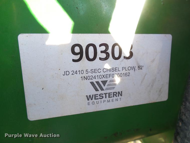 image for item DB4674 2015 John Deere 2410 chisel plow