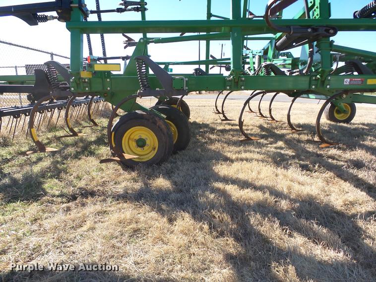 image for item DB4675 2012 John Deere 2410 chisel plow