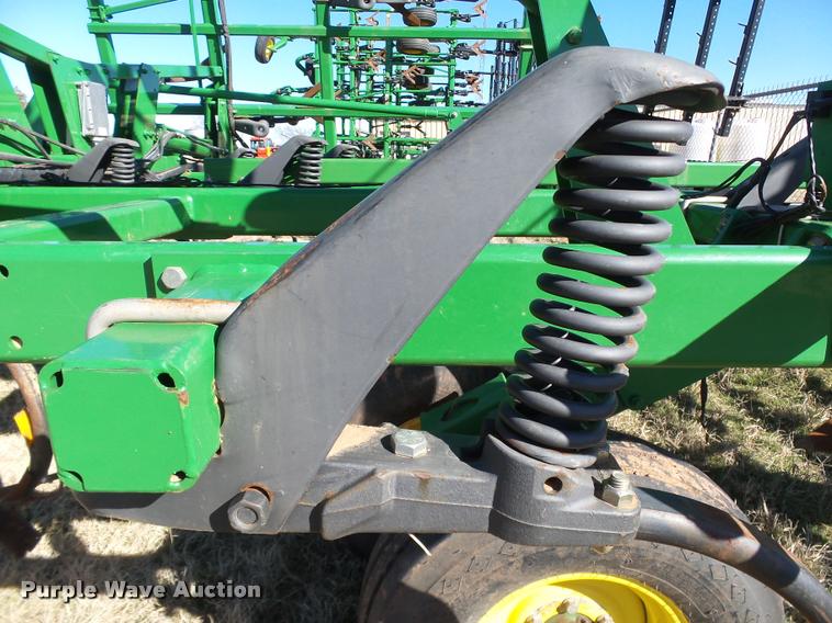 image for item DB4675 2012 John Deere 2410 chisel plow