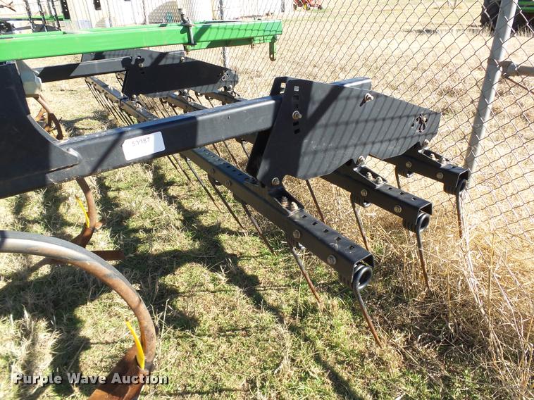 image for item DB4675 2012 John Deere 2410 chisel plow