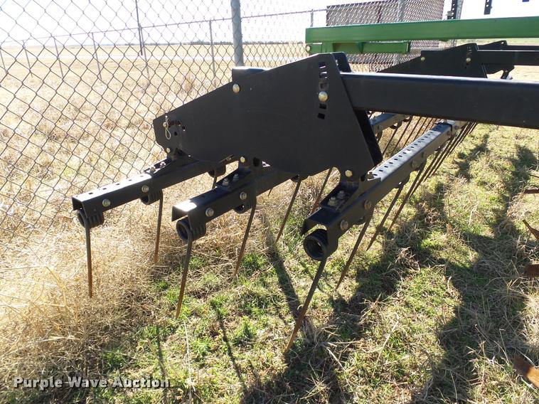 image for item DB4675 2012 John Deere 2410 chisel plow