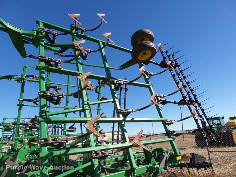 image for item DB4675 2012 John Deere 2410 chisel plow