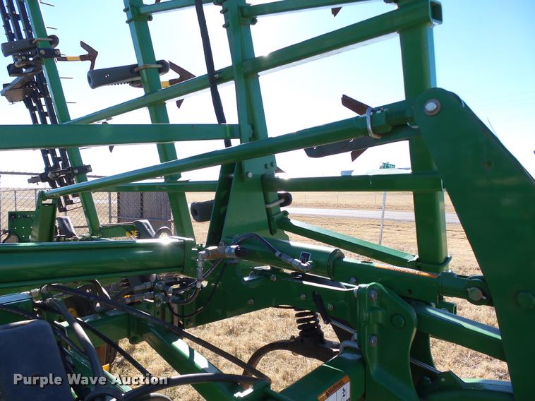 image for item DB4675 2012 John Deere 2410 chisel plow