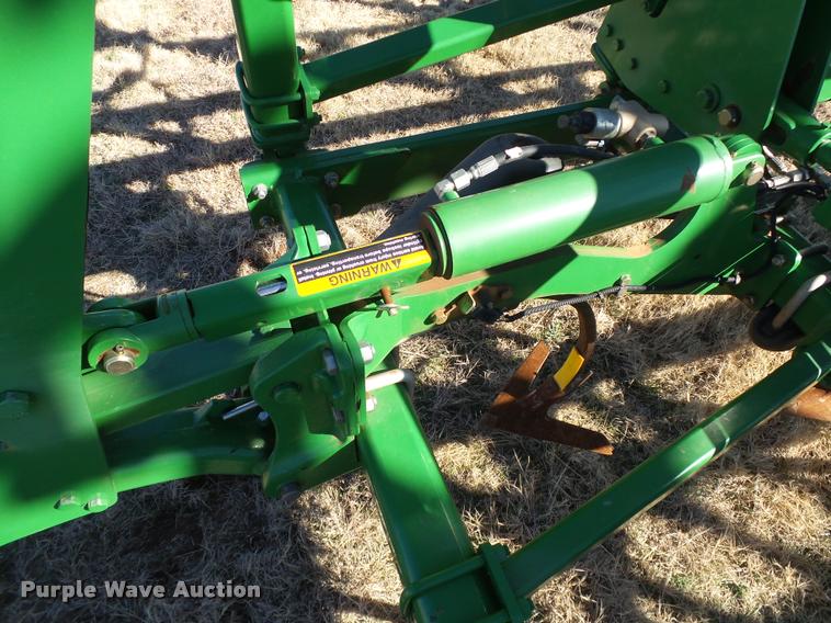 image for item DB4675 2012 John Deere 2410 chisel plow
