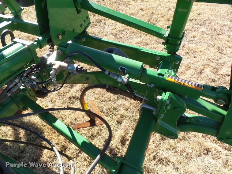image for item DB4675 2012 John Deere 2410 chisel plow