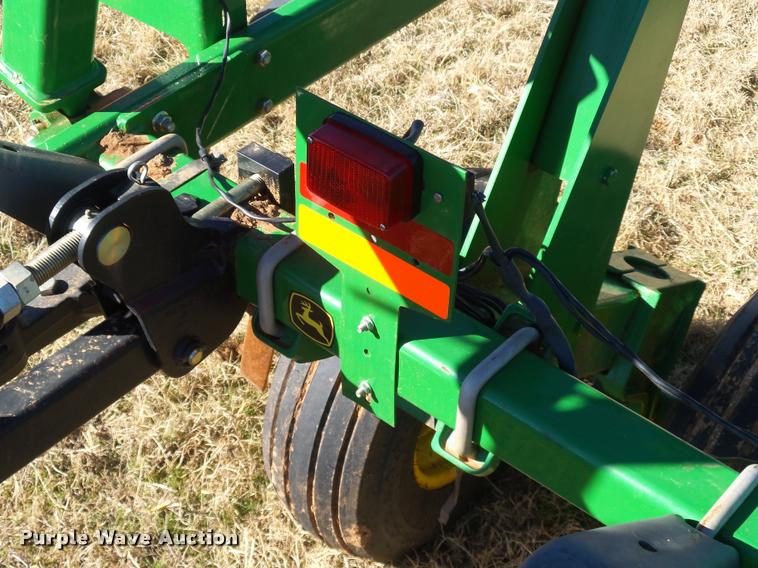image for item DB4675 2012 John Deere 2410 chisel plow
