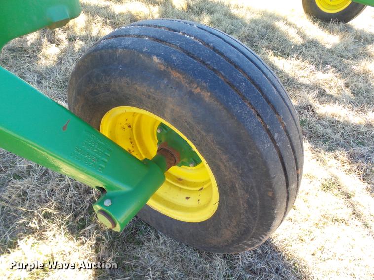 image for item DB4675 2012 John Deere 2410 chisel plow