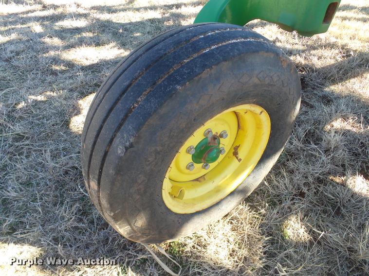 image for item DB4675 2012 John Deere 2410 chisel plow