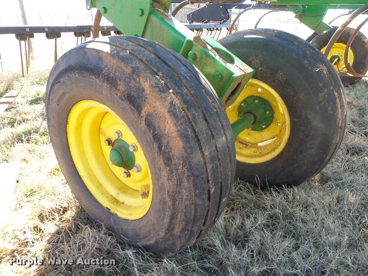 image for item DB4675 2012 John Deere 2410 chisel plow