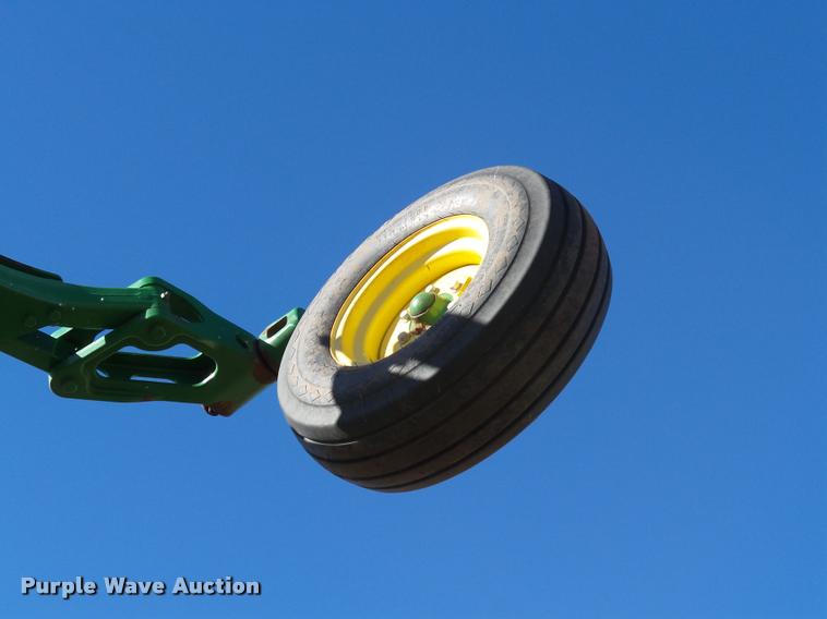 image for item DB4675 2012 John Deere 2410 chisel plow