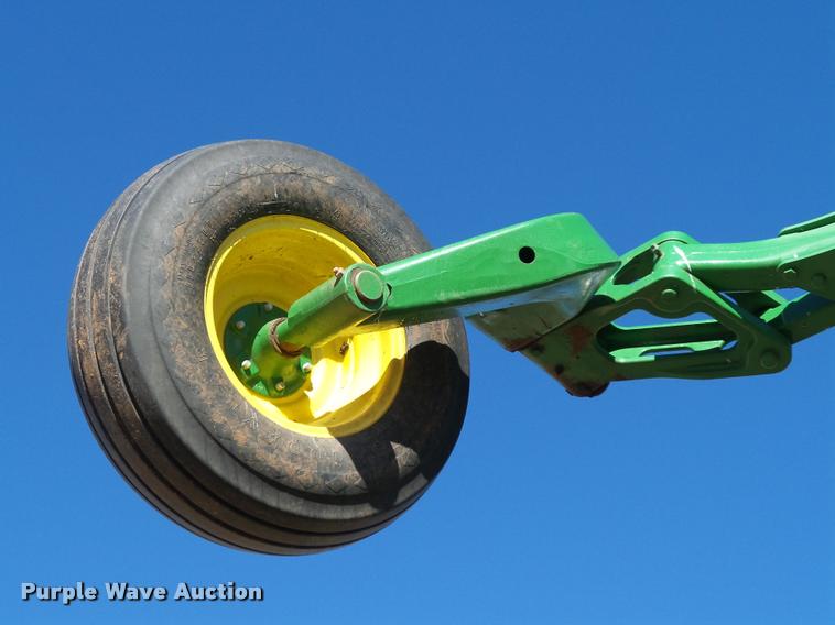 image for item DB4675 2012 John Deere 2410 chisel plow