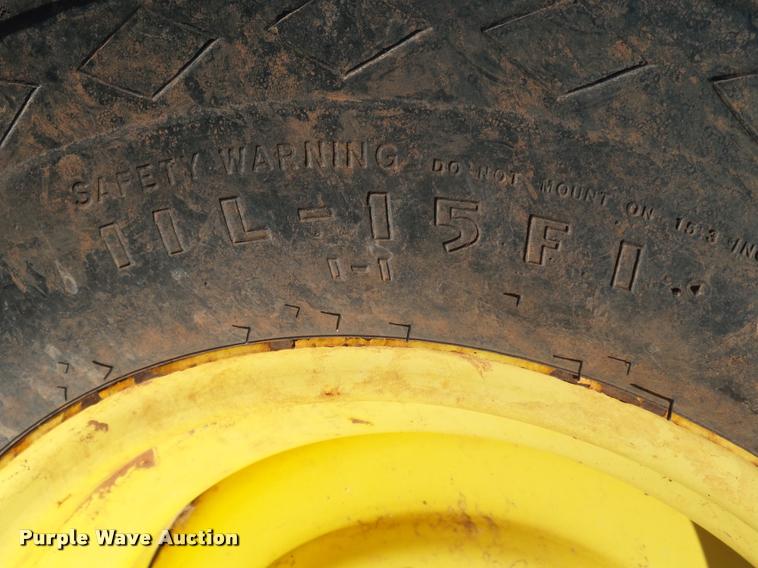 image for item DB4675 2012 John Deere 2410 chisel plow