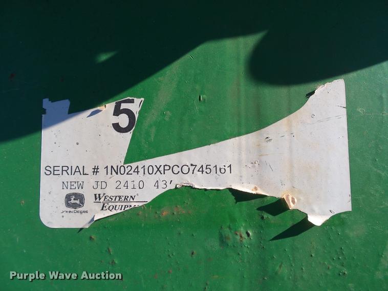 image for item DB4675 2012 John Deere 2410 chisel plow