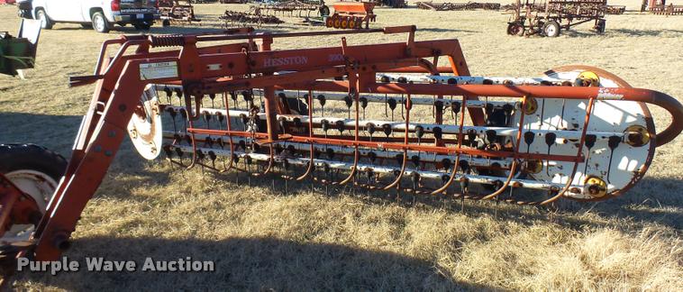 image for item DG9560 Hesston 3900 hay rake